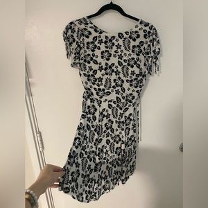 Urban Outfitters women’s dress size small!